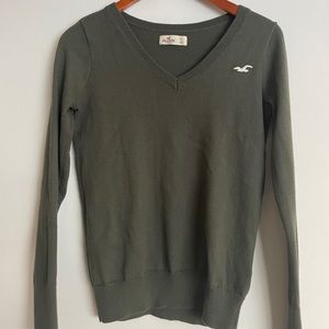 Hollister v neck green  sweater